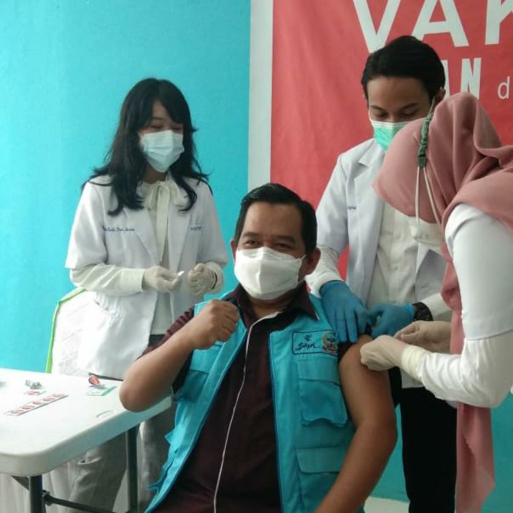 Hari Ini, Ketua PPNI Sulsel Divaksin Bersama Wakil Gubernur