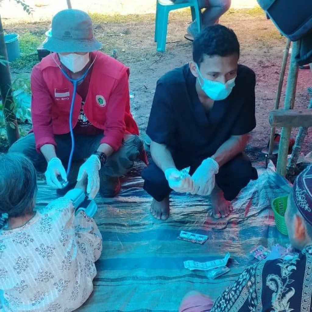 PPNI Palopo dan Sulbar Beri Yankes Ke Tenda Pengungsi Di Tapalang Mamuju