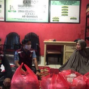Rakerwil 2 Di Palopo, PPNI Sulsel Sambangi Panti Dan Bagi Makanan Ke Pengguna Jalan