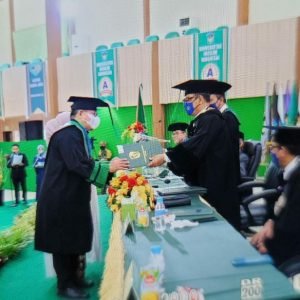 Dewan Pembina JOIN Sulsel Raih Wisudawan Terbaik Doktor Ilmu Hukum UMI