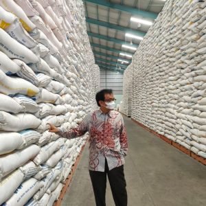 Berkah Ramadan, La Tinro La Tunrung Berbagi 5.000 Paket Sembako di Dapil 3 Sulsel