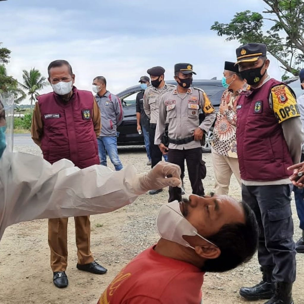 Bupati Luwu Pantau Pelaksanaan Rapid Antigen di Pos Pelayanan Lebaran tahun 2021