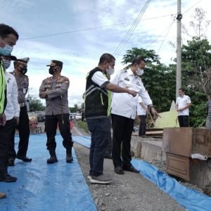 Basmin Tinjau Jalan Ambles Poros Kamanre