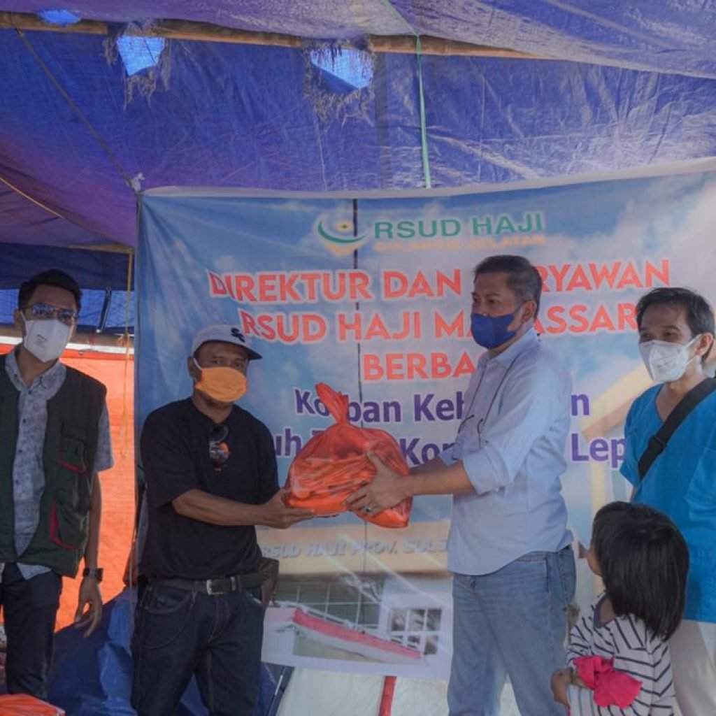 RSUD Haji Makassar Serahkan Bantuan Untuk Korban Kebakaran Lepping