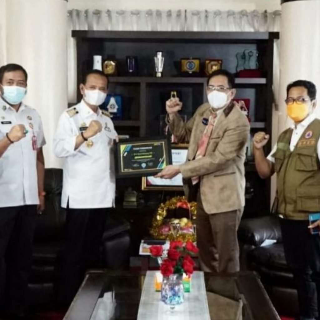 Bupati Luwu raih Penghargaan Dari Media Televisi