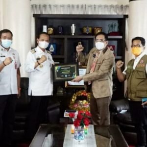 Bupati Luwu raih Penghargaan Dari Media Televisi