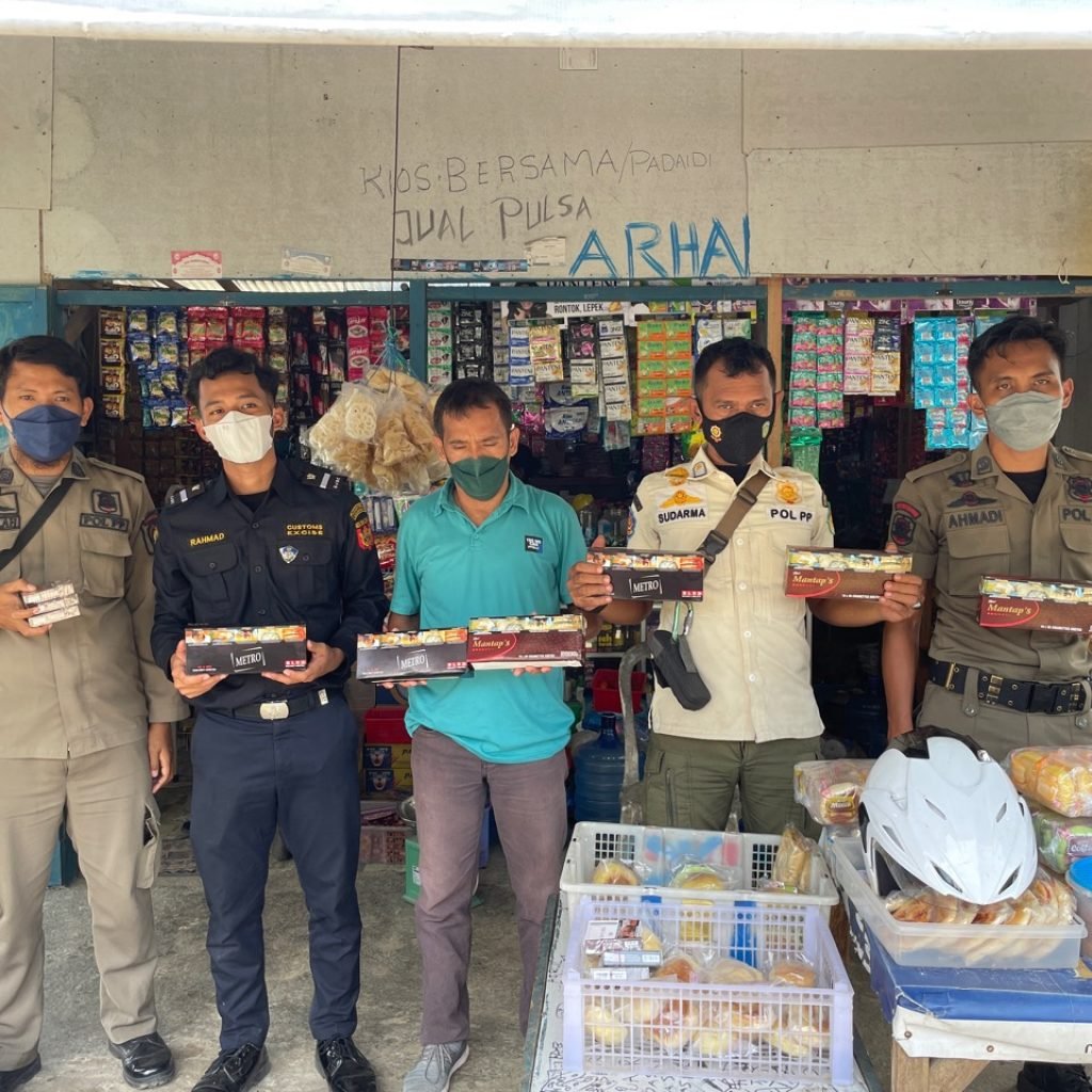 BEA CUKAI MALILI DAN SATPOL PP LUWU TIMUR AMANKAN 35.000 BATANG ROKOK ILEGAL