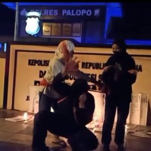 Gelar Aksi Teatrikal Depan Porles Palopo, Aliansi Frontal Menggugat Soroti Penanganan Kasus Kekerasan Seksual