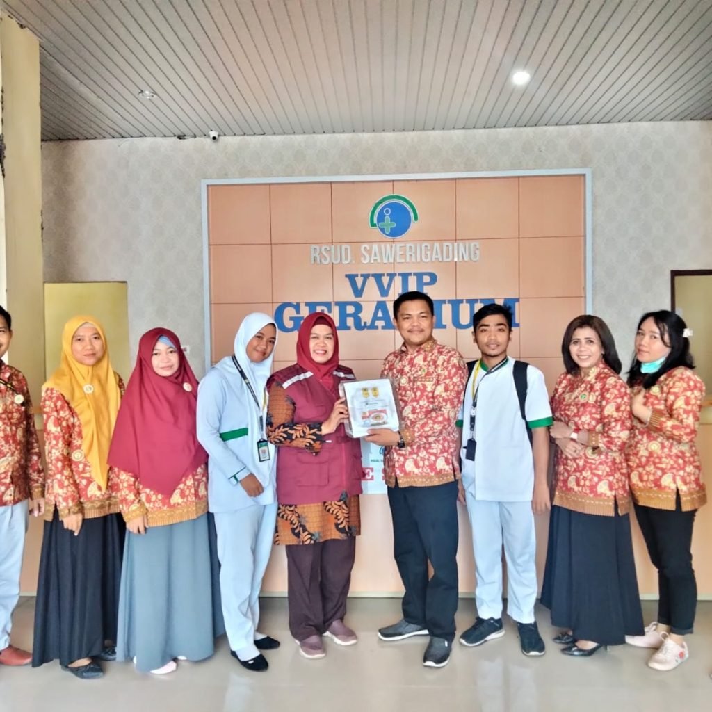 Rayakan HUT PPNI Ke 48, Ini Yang Dilakukan Mahasiswa Akper Sawerigading