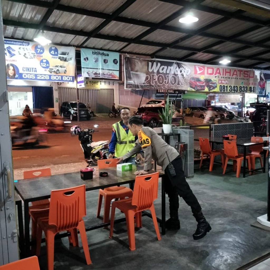 Jelang Buka Puasa, Kanit Reskrim Polsek Wara Ajak Warga Untuk Buka Bersama