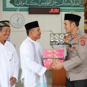 Safari Jumat, Kapolres Palopo Ajak Jamaah Awasi Pergaulan Anak
