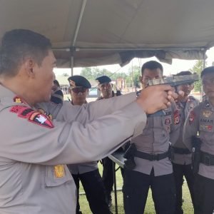 Dansat Brimobda Sulsel Berikan Pelatihan Menembak kepada Personel Yon D Pelopor