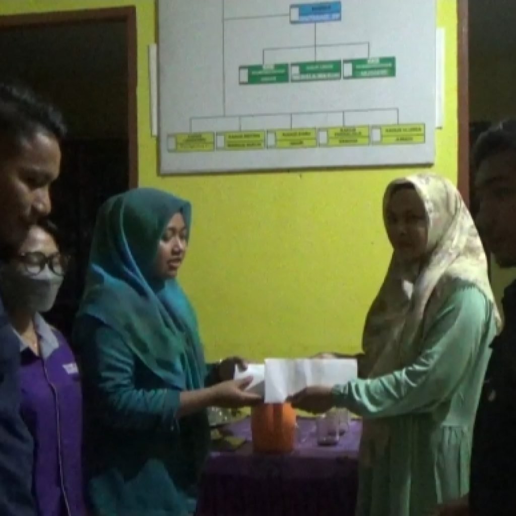 Permakes Palopo Berikan Bantuan Pada Korban Angin Puting Beliung di Desa Lengkong.