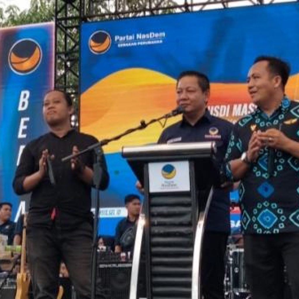 Rusdi Masse Berikan Bantuan 50 Juta Ke Desa Baloli dan Buntu Kamiri