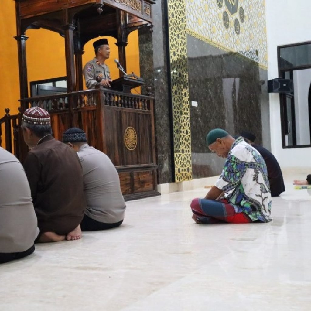 Gelar Syafari Subuh, Personel Polres Palopo ingatkan Hal Ini