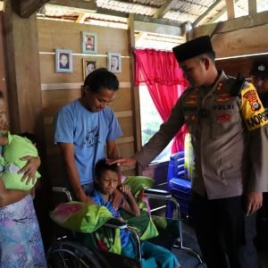 Kapolres Palopo Bantu Anak Pendirian Lumpuh