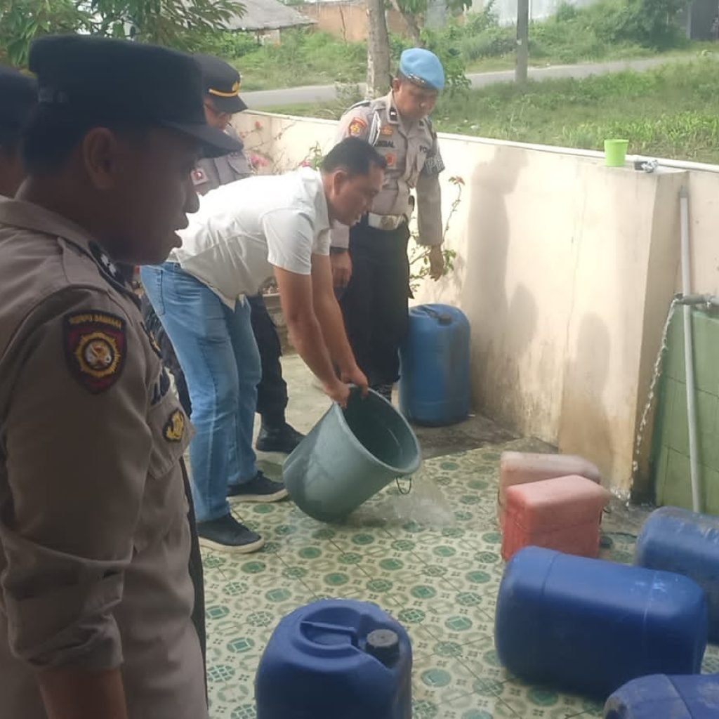 Polsek Wara Palopo Musnahkan 700 Liter Ballo