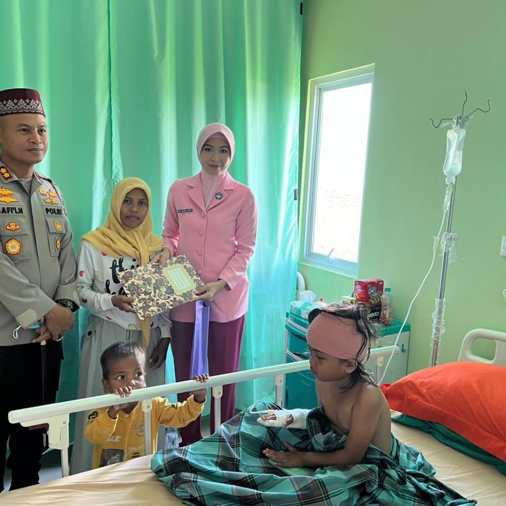 Kapolres Palopo Kunjungi Naila Korban Tertusuk Pagar Besi Pada Bagian Kepala