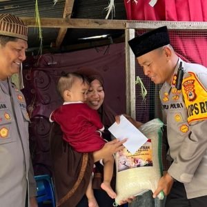 Pastikan Penyaluran Zakat Fitrah dan Infaq Tepat Sasaran, Kapolres Palopo Lakukan Sistem Door To Door