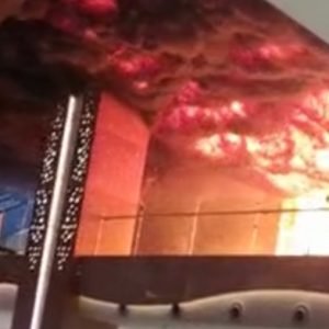 Trans Studio Makassar, Dilalap Si Jago Merah