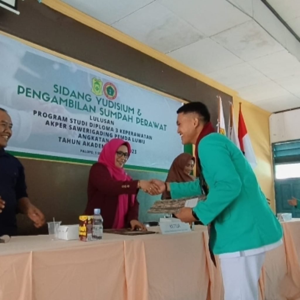 Akper Sawerigading Yudisium 68 Mahasiswa, Ketua Yayasan Harap Implementasikan Ilmu Ke Masyarakat