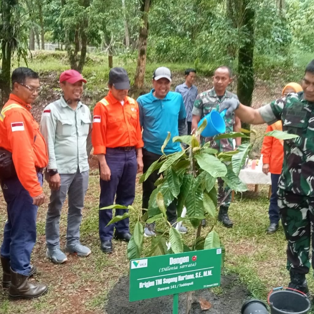 Lestarikan Alam, Danrem 141/Toddopuli Laksanakan Penamaan Pohon di Nursery PT Vale