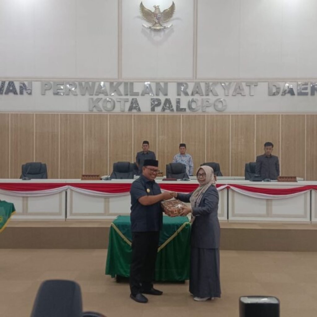 Rapat Paripurna, DPRD Kota Palopo Terima LKPj Walikota Tahun 2023